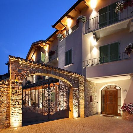 La Rocca Bed & Breakfast Carrù Eksteriør bilde
