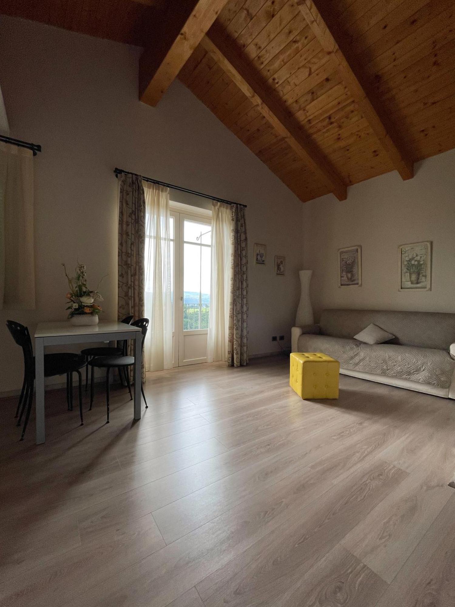La Rocca Bed & Breakfast Carrù Eksteriør bilde