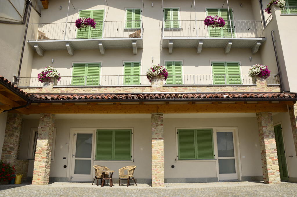 La Rocca Bed & Breakfast Carrù Eksteriør bilde