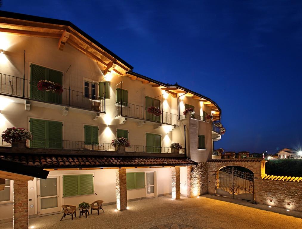 La Rocca Bed & Breakfast Carrù Eksteriør bilde