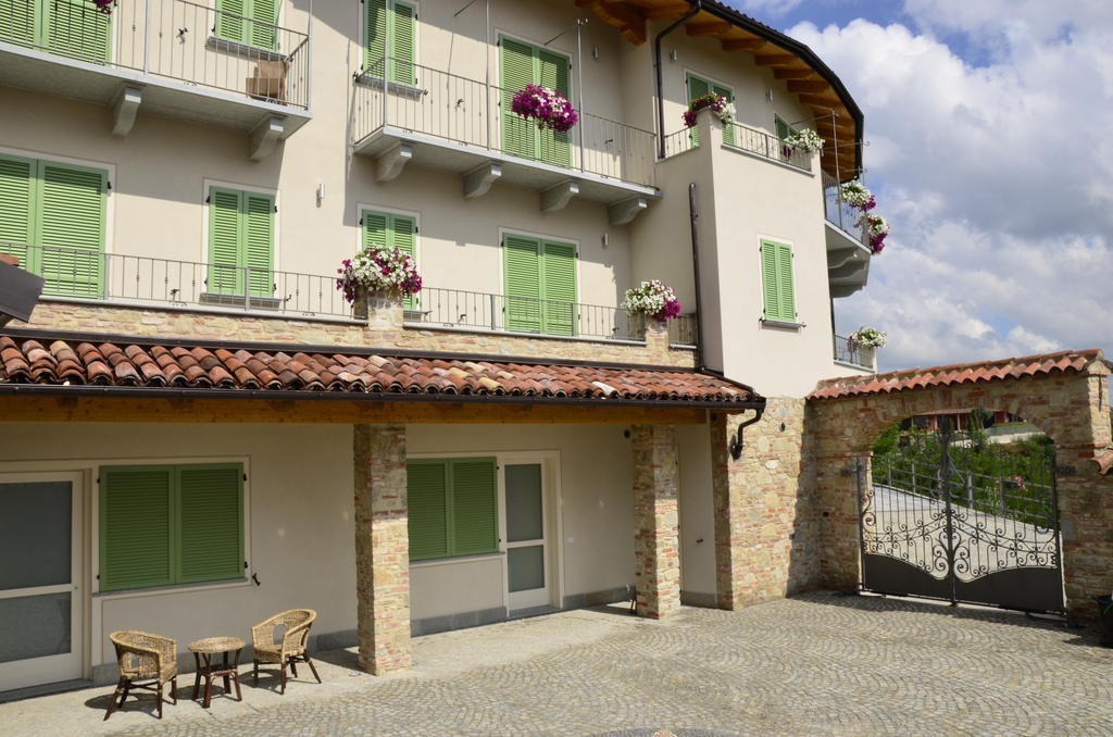 La Rocca Bed & Breakfast Carrù Eksteriør bilde